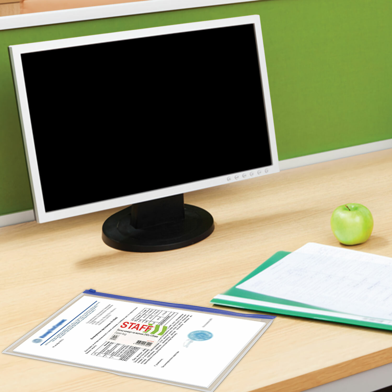 Папка конверт на молнии А4 "STAFF" карман для визиток, прозрачная, 0,12 мм